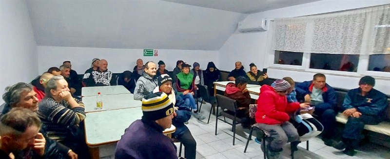 Oradea Night Shelter clients during ACV-run service